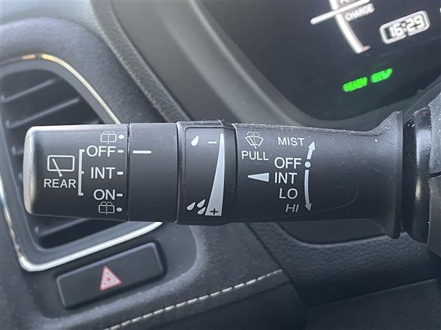 ヴェゼル ハイブリッドＲＳ・ホンダセンシング　純正ナビ／ホンダセンシング／バックカメラ／Ｄ＋Ｎ席シートヒーター／パドルシフト／クルコン／純正アルミホイール／純正フロアマット／レーンキープアシスト／ＥＴＣ／横滑り防止装置／キセノンヘッドライト（12枚目）