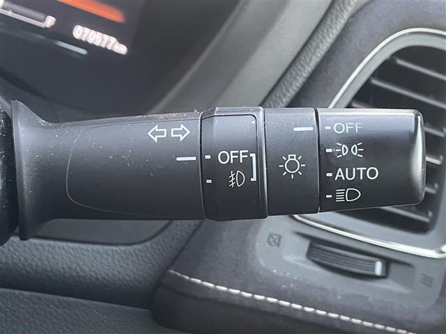 ヴェゼル ハイブリッドＲＳ・ホンダセンシング　純正ナビ／ホンダセンシング／バックカメラ／Ｄ＋Ｎ席シートヒーター／パドルシフト／クルコン／純正アルミホイール／純正フロアマット／レーンキープアシスト／ＥＴＣ／横滑り防止装置／キセノンヘッドライト（15枚目）