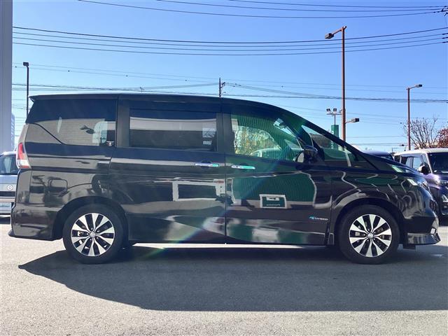 セレナ ハイウェイスター Vセレクション 純正8型ナビ/全方位カメラ/ドラレコ/後席モニター/ETC/パーキングアシスト/クルコン/ウォークスルー/両側パワスラ/純正アルミ/純正フロアマット/コーナーセンサー前後/盗難防止装置/オートライト(8枚目)