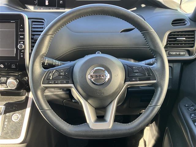 セレナ ハイウェイスター Vセレクション 純正8型ナビ/全方位カメラ/ドラレコ/後席モニター/ETC/パーキングアシスト/クルコン/ウォークスルー/両側パワスラ/純正アルミ/純正フロアマット/コーナーセンサー前後/盗難防止装置/オートライト(11枚目)