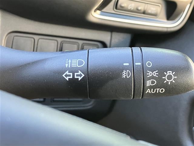 セレナ ハイウェイスター Vセレクション 純正8型ナビ/全方位カメラ/ドラレコ/後席モニター/ETC/パーキングアシスト/クルコン/ウォークスルー/両側パワスラ/純正アルミ/純正フロアマット/コーナーセンサー前後/盗難防止装置/オートライト(15枚目)