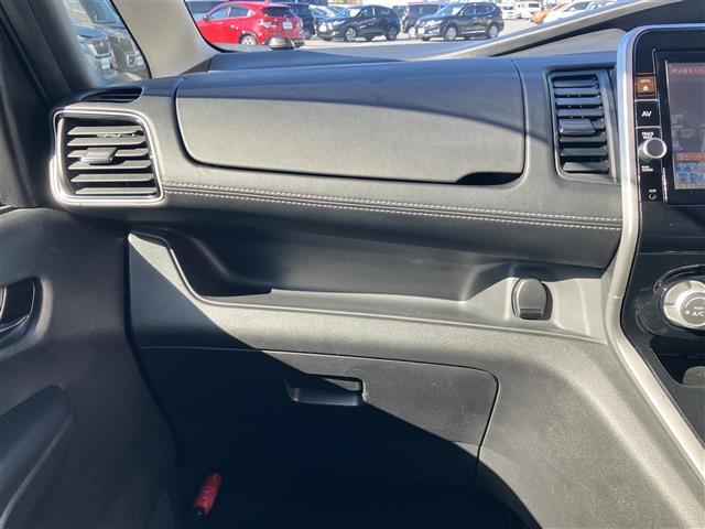 セレナ ハイウェイスター Vセレクション 純正8型ナビ/全方位カメラ/ドラレコ/後席モニター/ETC/パーキングアシスト/クルコン/ウォークスルー/両側パワスラ/純正アルミ/純正フロアマット/コーナーセンサー前後/盗難防止装置/オートライト(28枚目)