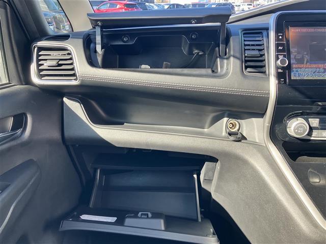 セレナ ハイウェイスター Vセレクション 純正8型ナビ/全方位カメラ/ドラレコ/後席モニター/ETC/パーキングアシスト/クルコン/ウォークスルー/両側パワスラ/純正アルミ/純正フロアマット/コーナーセンサー前後/盗難防止装置/オートライト(29枚目)