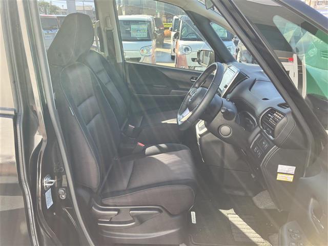 セレナ ハイウェイスター Vセレクション 純正8型ナビ/全方位カメラ/ドラレコ/後席モニター/ETC/パーキングアシスト/クルコン/ウォークスルー/両側パワスラ/純正アルミ/純正フロアマット/コーナーセンサー前後/盗難防止装置/オートライト(30枚目)