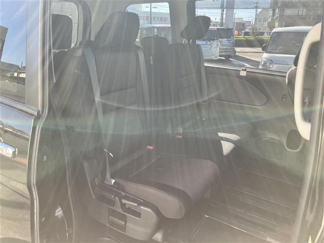 セレナ ハイウェイスター Vセレクション 純正8型ナビ/全方位カメラ/ドラレコ/後席モニター/ETC/パーキングアシスト/クルコン/ウォークスルー/両側パワスラ/純正アルミ/純正フロアマット/コーナーセンサー前後/盗難防止装置/オートライト(32枚目)