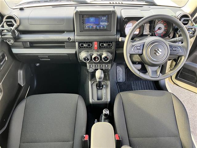 ジムニー ＸＣ　社外ＤＡ／ターボ／ＥＴＣ／前席シートヒーター／４ＷＤ／スマートキー／スペアキー１本／クルコン／ＥＴＣ／純正フロアマット／背面タイヤ／センターデフロック／レーンキープアシスト／ダウンヒルアシスト／ＬＥＤ（2枚目）