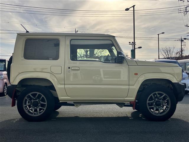 ジムニー ＸＣ　社外ＤＡ／ターボ／ＥＴＣ／前席シートヒーター／４ＷＤ／スマートキー／スペアキー１本／クルコン／ＥＴＣ／純正フロアマット／背面タイヤ／センターデフロック／レーンキープアシスト／ダウンヒルアシスト／ＬＥＤ（8枚目）