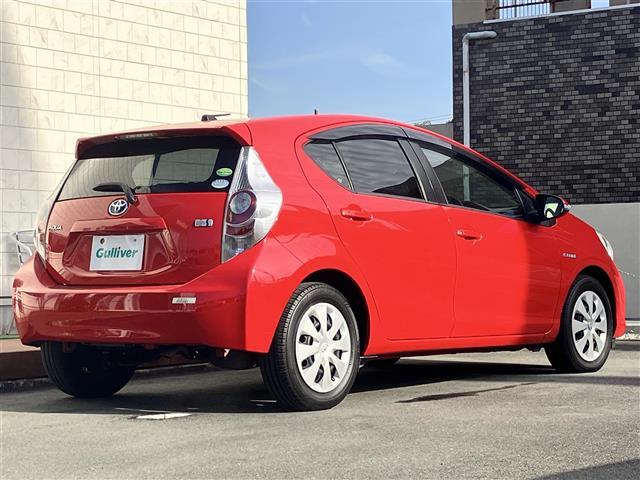 アクア S 純正ナビ/ETC/ドラレコ前後/オートライト/プッシュスタート/取扱説明書/アイドリングストップ/オートエアコン/スマートキー/スペアキー1本/純正フロアマット/wエアバッグ/横滑り防止装置/ハロゲン(5枚目)