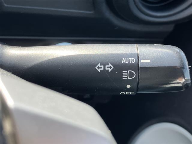 アクア S 純正ナビ/ETC/ドラレコ前後/オートライト/プッシュスタート/取扱説明書/アイドリングストップ/オートエアコン/スマートキー/スペアキー1本/純正フロアマット/wエアバッグ/横滑り防止装置/ハロゲン(14枚目)