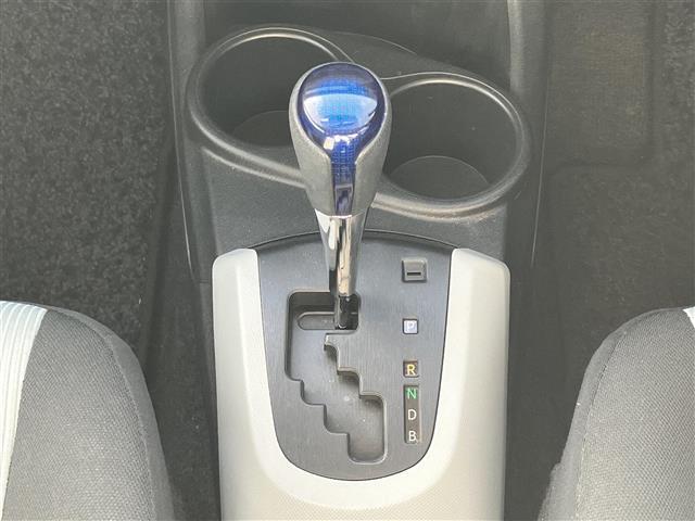 アクア S 純正ナビ/ETC/ドラレコ前後/オートライト/プッシュスタート/取扱説明書/アイドリングストップ/オートエアコン/スマートキー/スペアキー1本/純正フロアマット/wエアバッグ/横滑り防止装置/ハロゲン(25枚目)