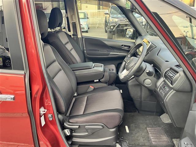 セレナ ハイウェイスター プロパイロット/純正ナビ/全方位カメラ/後席モニター/パーキングアシスト/USB/ドラレコ前後/ETC/純正フロアマット/両側パワスラ/純正アルミ/デジタルインナーミラー/コーナーセンサー前後/LED(33枚目)