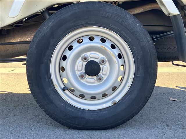 ハイゼットトラック エアコン・パワステ スペシャル マニュアルエアコン/パワーステアリング/純正フロアマット/ハロゲンヘッドライト(11枚目)