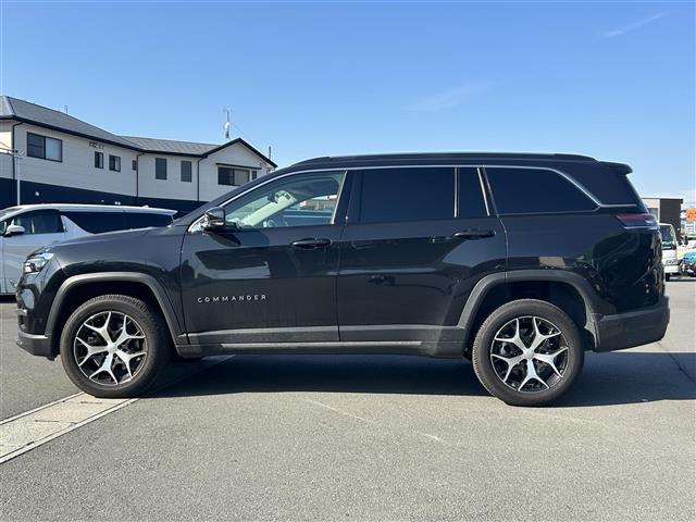 ジープ・コマンダー リミテッド 純正ナビ(Bluetooth、AppleCarPlay)/全方位カメラ/ETC/4WD/ターボ/スペアキー/ワイヤレス充電/サンルーフ/電動リアゲート/ステアリングヒーター/D+N席シートヒーター(9枚目)