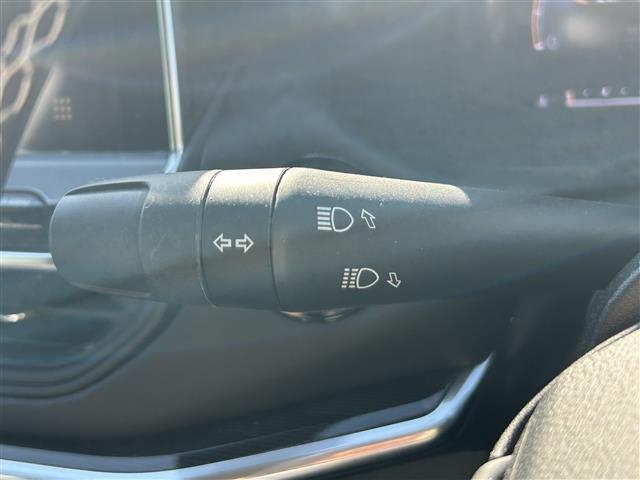 ジープ・コマンダー リミテッド 純正ナビ(Bluetooth、AppleCarPlay)/全方位カメラ/ETC/4WD/ターボ/スペアキー/ワイヤレス充電/サンルーフ/電動リアゲート/ステアリングヒーター/D+N席シートヒーター(12枚目)