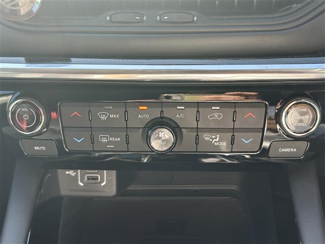 ジープ・コマンダー リミテッド 純正ナビ(Bluetooth、AppleCarPlay)/全方位カメラ/ETC/4WD/ターボ/スペアキー/ワイヤレス充電/サンルーフ/電動リアゲート/ステアリングヒーター/D+N席シートヒーター(20枚目)