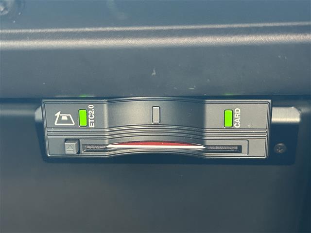 ジープ・コマンダー リミテッド 純正ナビ(Bluetooth、AppleCarPlay)/全方位カメラ/ETC/4WD/ターボ/スペアキー/ワイヤレス充電/サンルーフ/電動リアゲート/ステアリングヒーター/D+N席シートヒーター(21枚目)