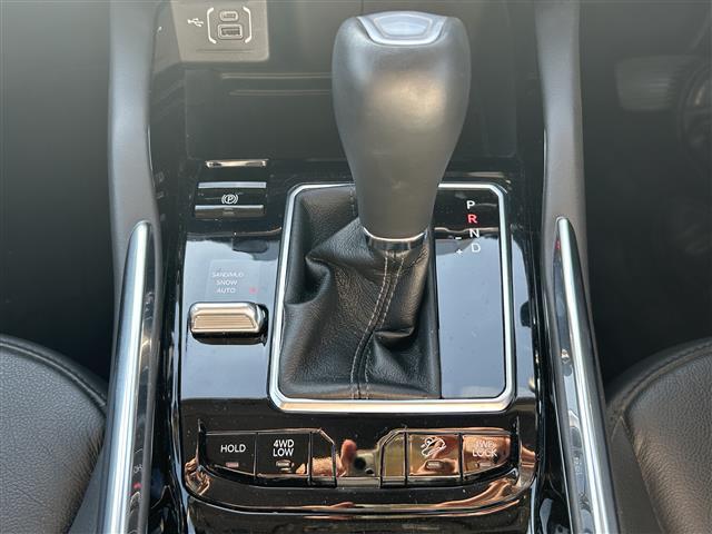 ジープ・コマンダー リミテッド 純正ナビ(Bluetooth、AppleCarPlay)/全方位カメラ/ETC/4WD/ターボ/スペアキー/ワイヤレス充電/サンルーフ/電動リアゲート/ステアリングヒーター/D+N席シートヒーター(23枚目)