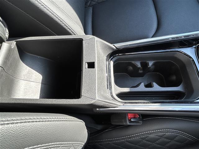 ジープ・コマンダー リミテッド 純正ナビ(Bluetooth、AppleCarPlay)/全方位カメラ/ETC/4WD/ターボ/スペアキー/ワイヤレス充電/サンルーフ/電動リアゲート/ステアリングヒーター/D+N席シートヒーター(27枚目)