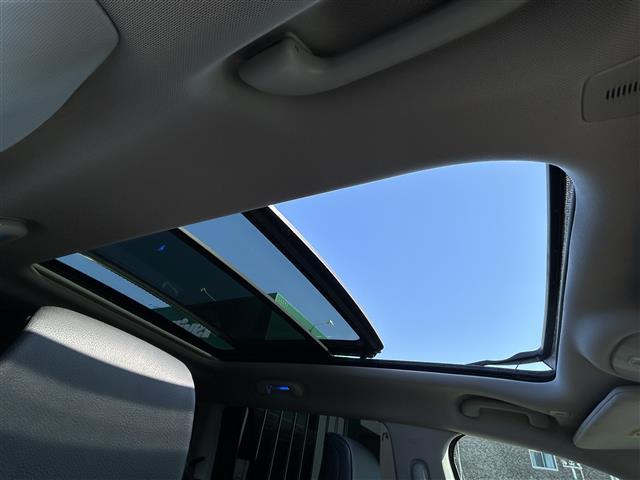 ジープ・コマンダー リミテッド 純正ナビ(Bluetooth、AppleCarPlay)/全方位カメラ/ETC/4WD/ターボ/スペアキー/ワイヤレス充電/サンルーフ/電動リアゲート/ステアリングヒーター/D+N席シートヒーター(32枚目)