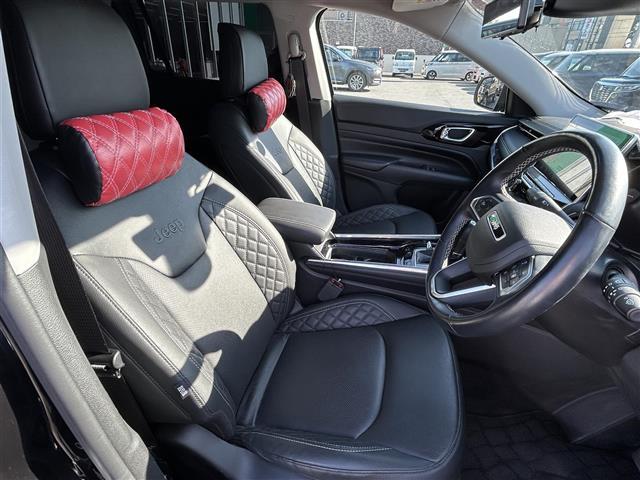 ジープ・コマンダー リミテッド 純正ナビ(Bluetooth、AppleCarPlay)/全方位カメラ/ETC/4WD/ターボ/スペアキー/ワイヤレス充電/サンルーフ/電動リアゲート/ステアリングヒーター/D+N席シートヒーター(33枚目)