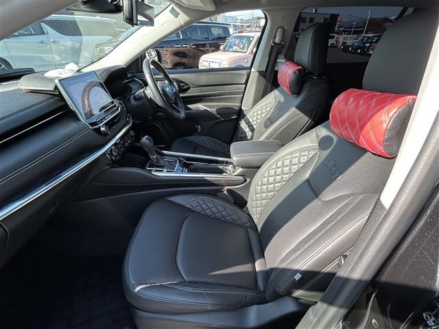 ジープ・コマンダー リミテッド 純正ナビ(Bluetooth、AppleCarPlay)/全方位カメラ/ETC/4WD/ターボ/スペアキー/ワイヤレス充電/サンルーフ/電動リアゲート/ステアリングヒーター/D+N席シートヒーター(34枚目)
