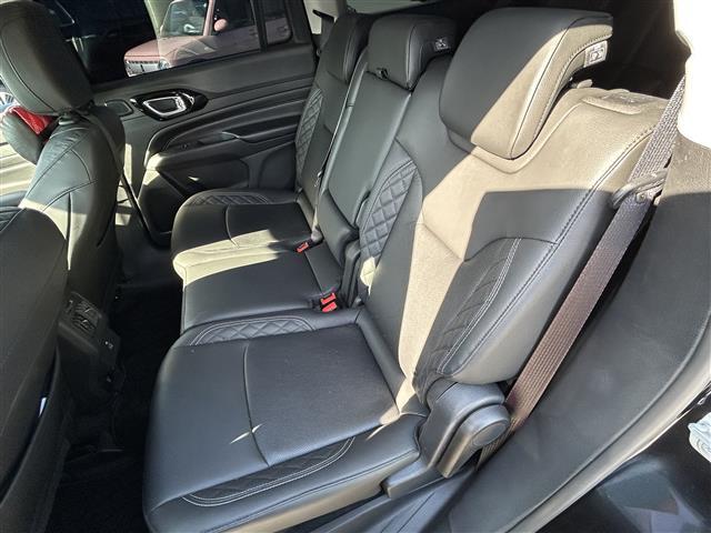 ジープ・コマンダー リミテッド 純正ナビ(Bluetooth、AppleCarPlay)/全方位カメラ/ETC/4WD/ターボ/スペアキー/ワイヤレス充電/サンルーフ/電動リアゲート/ステアリングヒーター/D+N席シートヒーター(35枚目)