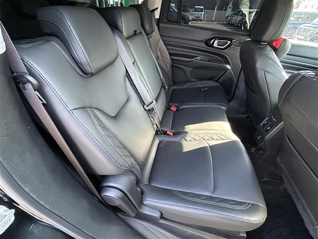 ジープ・コマンダー リミテッド 純正ナビ(Bluetooth、AppleCarPlay)/全方位カメラ/ETC/4WD/ターボ/スペアキー/ワイヤレス充電/サンルーフ/電動リアゲート/ステアリングヒーター/D+N席シートヒーター(36枚目)
