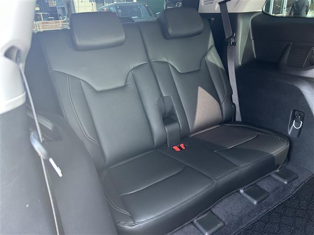 ジープ・コマンダー リミテッド 純正ナビ(Bluetooth、AppleCarPlay)/全方位カメラ/ETC/4WD/ターボ/スペアキー/ワイヤレス充電/サンルーフ/電動リアゲート/ステアリングヒーター/D+N席シートヒーター(39枚目)