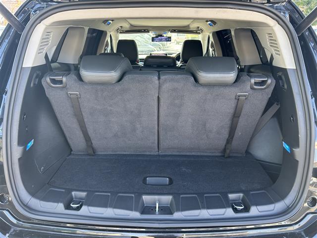 ジープ・コマンダー リミテッド 純正ナビ(Bluetooth、AppleCarPlay)/全方位カメラ/ETC/4WD/ターボ/スペアキー/ワイヤレス充電/サンルーフ/電動リアゲート/ステアリングヒーター/D+N席シートヒーター(40枚目)