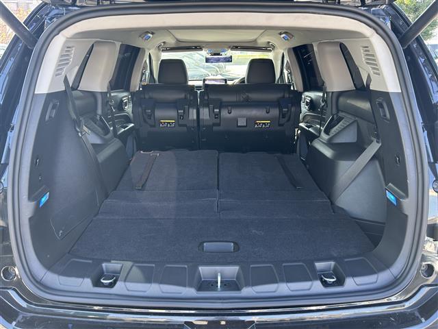 ジープ・コマンダー リミテッド 純正ナビ(Bluetooth、AppleCarPlay)/全方位カメラ/ETC/4WD/ターボ/スペアキー/ワイヤレス充電/サンルーフ/電動リアゲート/ステアリングヒーター/D+N席シートヒーター(41枚目)