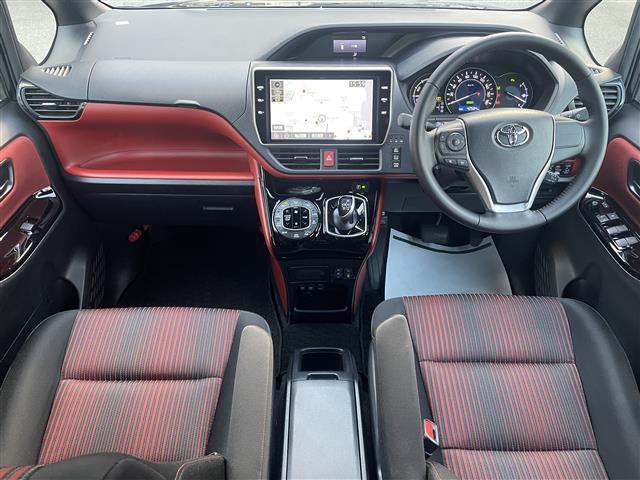 ヴォクシー ハイブリッドZS 純正10型ナビ/純正12.1型後席モニター/Bカメラ/クルコン/Wオートエアコン/スペアキー1本/ETC/USB/HDMI/ドラレコ前後/純正フロアマット/両側パワスラ/前席シートヒーター/LED(2枚目)