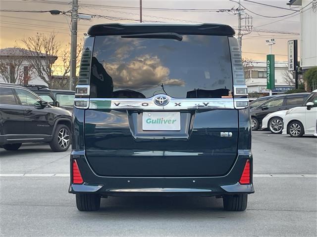 ヴォクシー ハイブリッドZS 純正10型ナビ/純正12.1型後席モニター/Bカメラ/クルコン/Wオートエアコン/スペアキー1本/ETC/USB/HDMI/ドラレコ前後/純正フロアマット/両側パワスラ/前席シートヒーター/LED(7枚目)