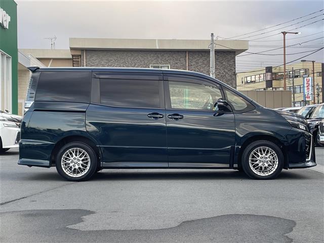 ヴォクシー ハイブリッドZS 純正10型ナビ/純正12.1型後席モニター/Bカメラ/クルコン/Wオートエアコン/スペアキー1本/ETC/USB/HDMI/ドラレコ前後/純正フロアマット/両側パワスラ/前席シートヒーター/LED(8枚目)