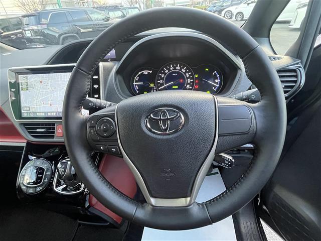 ヴォクシー ハイブリッドZS 純正10型ナビ/純正12.1型後席モニター/Bカメラ/クルコン/Wオートエアコン/スペアキー1本/ETC/USB/HDMI/ドラレコ前後/純正フロアマット/両側パワスラ/前席シートヒーター/LED(11枚目)