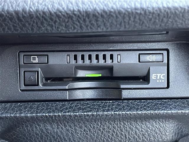 ヴォクシー ハイブリッドZS 純正10型ナビ/純正12.1型後席モニター/Bカメラ/クルコン/Wオートエアコン/スペアキー1本/ETC/USB/HDMI/ドラレコ前後/純正フロアマット/両側パワスラ/前席シートヒーター/LED(18枚目)