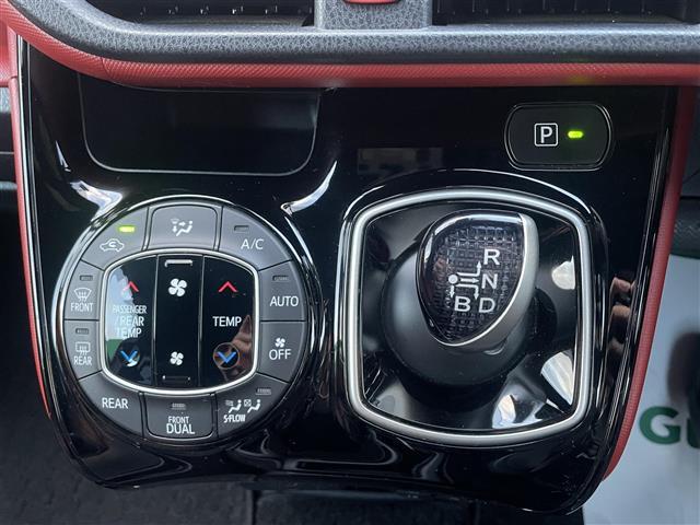 ヴォクシー ハイブリッドZS 純正10型ナビ/純正12.1型後席モニター/Bカメラ/クルコン/Wオートエアコン/スペアキー1本/ETC/USB/HDMI/ドラレコ前後/純正フロアマット/両側パワスラ/前席シートヒーター/LED(22枚目)