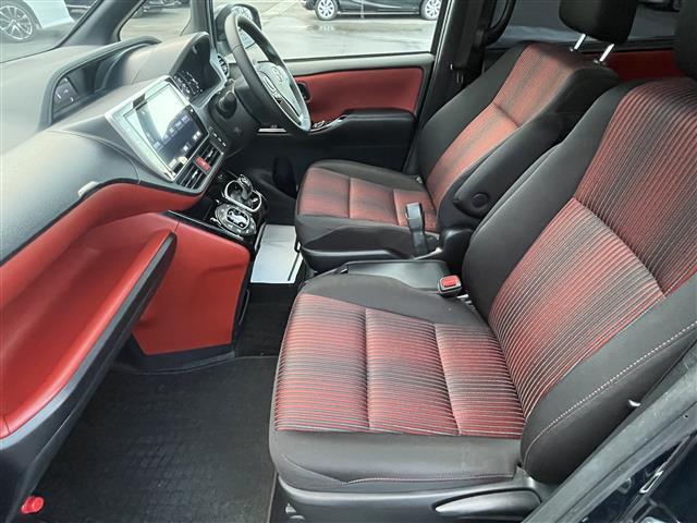 ヴォクシー ハイブリッドZS 純正10型ナビ/純正12.1型後席モニター/Bカメラ/クルコン/Wオートエアコン/スペアキー1本/ETC/USB/HDMI/ドラレコ前後/純正フロアマット/両側パワスラ/前席シートヒーター/LED(32枚目)