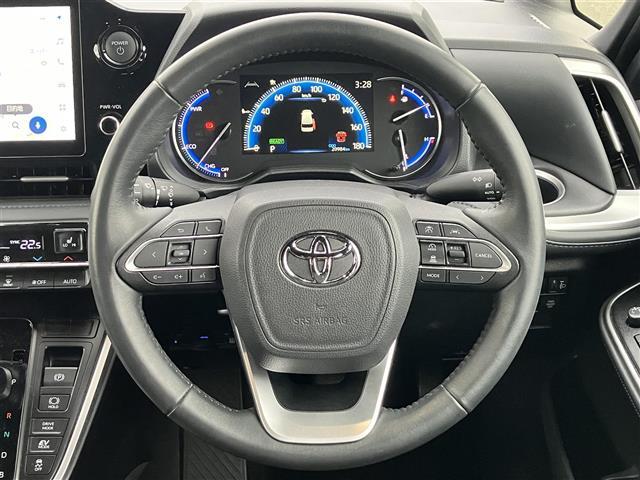 ヴォクシー ハイブリッドＳ－Ｚ　純正１０．５型ナビ／純正１３．２型後席モニター／Ｂカメラ／保証書／記録簿／取扱説明書／１００Ｖ充電／レーダークルコン／ＥＴＣ２．０／ＵＳＢ／両側パワスラ／シートヒーター／ＨＤＭＩ／レーンキープアシスト（11枚目）