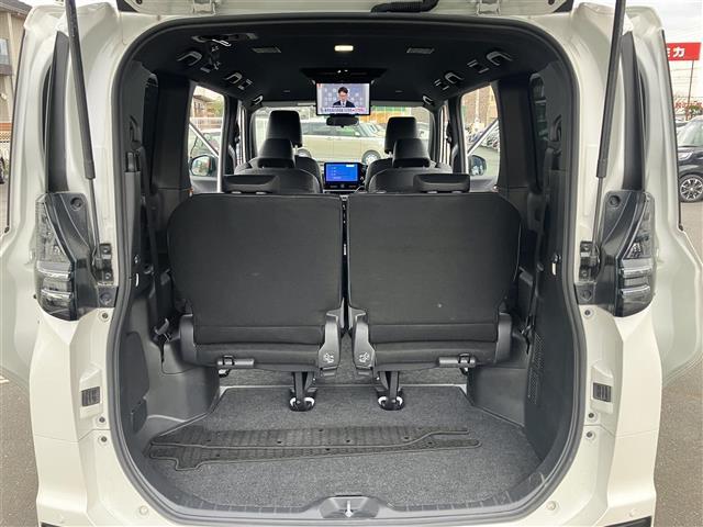 ヴォクシー ハイブリッドＳ－Ｚ　純正１０．５型ナビ／純正１３．２型後席モニター／Ｂカメラ／保証書／記録簿／取扱説明書／１００Ｖ充電／レーダークルコン／ＥＴＣ２．０／ＵＳＢ／両側パワスラ／シートヒーター／ＨＤＭＩ／レーンキープアシスト（39枚目）