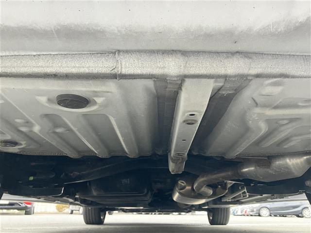 ヴォクシー ハイブリッドＳ－Ｚ　純正１０．５型ナビ／純正１３．２型後席モニター／Ｂカメラ／保証書／記録簿／取扱説明書／１００Ｖ充電／レーダークルコン／ＥＴＣ２．０／ＵＳＢ／両側パワスラ／シートヒーター／ＨＤＭＩ／レーンキープアシスト（42枚目）