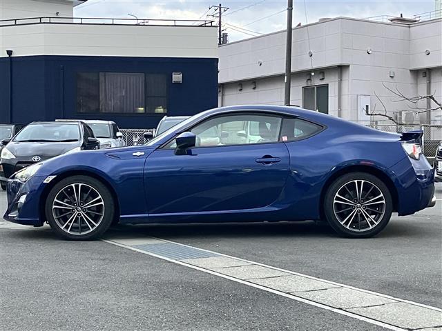 ８６ ＧＴリミテッド　ＳＤナビ／前席シートヒーター／ドラレコ／ＥＴＣ／保証書／記録簿／取扱説明書／パドルシフト／スマートキー／スペアキー１本／ハーフレザーシート／純正アルミホイール／オートライト／Ｗ＋サイドエアバッグ（10枚目）