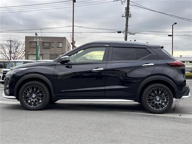 キックス オーテック　純正９型ナビ／全方位カメラ／プロパイロット／ＥＴＣ／ドラレコ／ＵＳＢ／純正フロアマット／純正アルミホイール／ステアリングヒーター／デジタルインナーミラー／コーナーセンサー前後／オートライト／衝突軽減（8枚目）