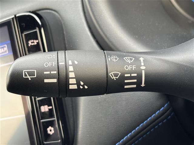 キックス オーテック　純正９型ナビ／全方位カメラ／プロパイロット／ＥＴＣ／ドラレコ／ＵＳＢ／純正フロアマット／純正アルミホイール／ステアリングヒーター／デジタルインナーミラー／コーナーセンサー前後／オートライト／衝突軽減（12枚目）