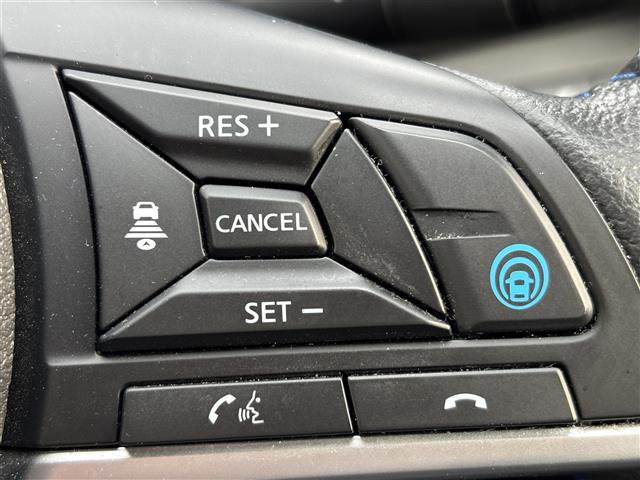 キックス オーテック　純正９型ナビ／全方位カメラ／プロパイロット／ＥＴＣ／ドラレコ／ＵＳＢ／純正フロアマット／純正アルミホイール／ステアリングヒーター／デジタルインナーミラー／コーナーセンサー前後／オートライト／衝突軽減（14枚目）