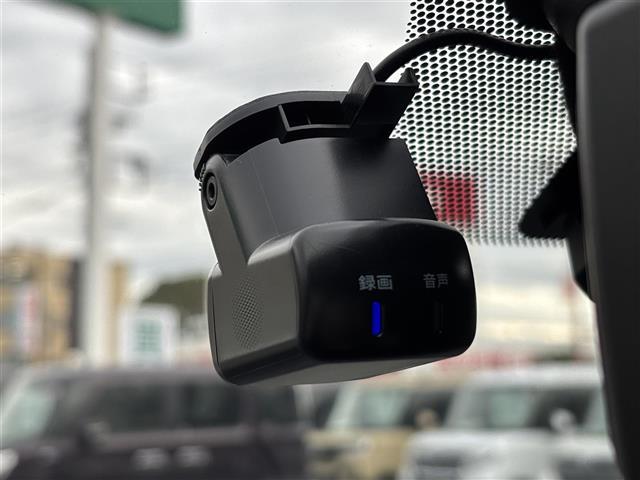 キックス オーテック　純正９型ナビ／全方位カメラ／プロパイロット／ＥＴＣ／ドラレコ／ＵＳＢ／純正フロアマット／純正アルミホイール／ステアリングヒーター／デジタルインナーミラー／コーナーセンサー前後／オートライト／衝突軽減（27枚目）