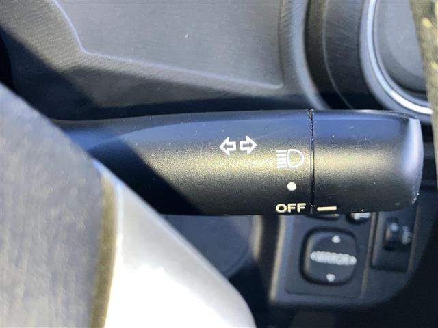 アクア Ｇ　保証書／記録簿／取扱説明書／アイドリングストップ／リモコンキー／オートエアコン／純正ＥＴＣ／純正ナビ／フロアマット／布シート／純正アルミホイール／ＡＢＳ／横滑り防止装置／Ｗエアバッグ（14枚目）