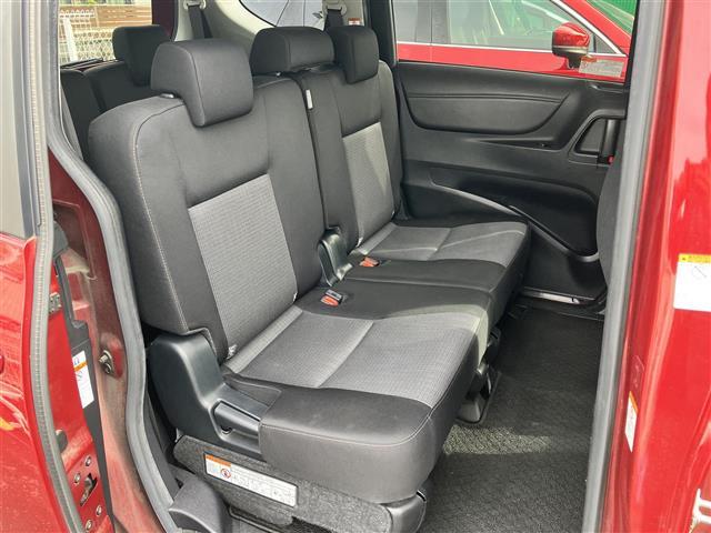 シエンタ ハイブリッドＧ　ＳＤナビ／Ｂカメラ／ドラレコ前後／ＥＴＣ／取扱説明書／クルコン／ＵＳＢ／三列シート／ウォークスルー／純正フロアマット／コーナーセンサー前後／レーンキープアシスト／オートマチックハイビーム／衝突軽減（32枚目）