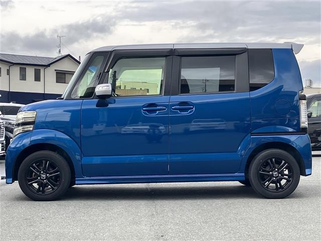 Ｎ－ＢＯＸカスタム ２トーンカラースタイル　Ｇ　ＳＳパッケージ　純正ナビ／両側パワスラ／オートエアコン／スマートキー／ＥＴＣ／フロアマット／布シート／純正アルミホイール／横滑り防止装置／オートライト／Ｗ＋サイドエアバッグ／衝突軽減システム／カーテンエアバッグ（6枚目）