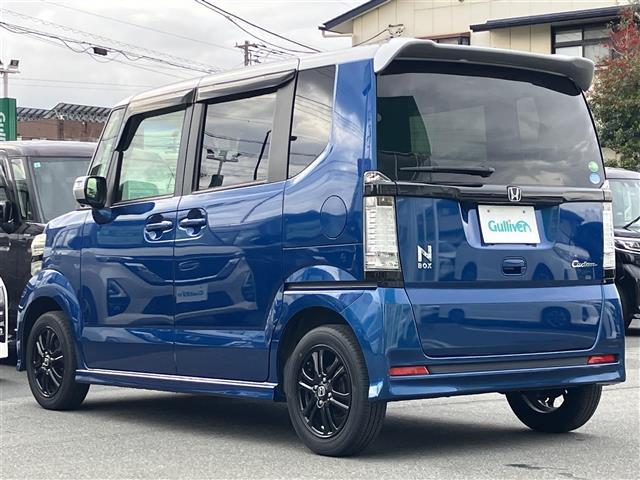 Ｎ－ＢＯＸカスタム ２トーンカラースタイル　Ｇ　ＳＳパッケージ　純正ナビ／両側パワスラ／オートエアコン／スマートキー／ＥＴＣ／フロアマット／布シート／純正アルミホイール／横滑り防止装置／オートライト／Ｗ＋サイドエアバッグ／衝突軽減システム／カーテンエアバッグ（8枚目）