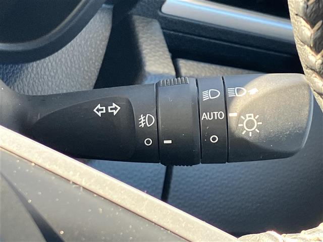 ルーミー カスタムＧ－Ｔ　純正９型ナビ／Ｂカメラ／ドラレコ前後／ＥＴＣ／保証書／記録簿／取扱説明書／レーダークルコン／ＵＳＢ／純正フロアマット／シートヒーター／ワイヤレス充電／レーダー探知機／ドアハンドルプロテクター／車線維持（17枚目）